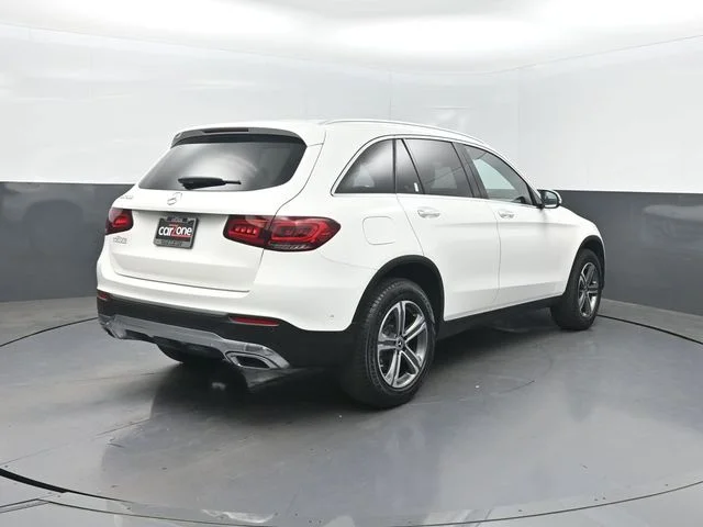 Used 2022 White Mercedes-Benz GLC 300 image 32