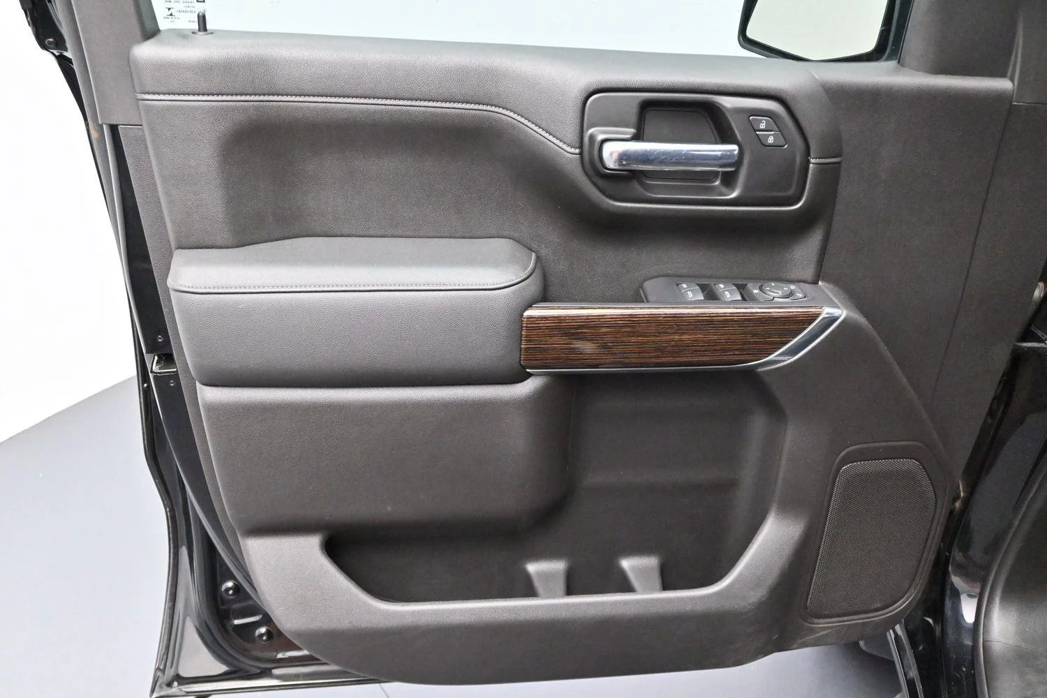 Used 2020 Onyx Black GMC Elevation image 9