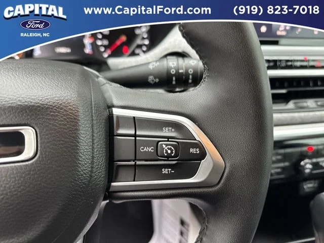 Used 2025 Black Jeep Latitude image 23
