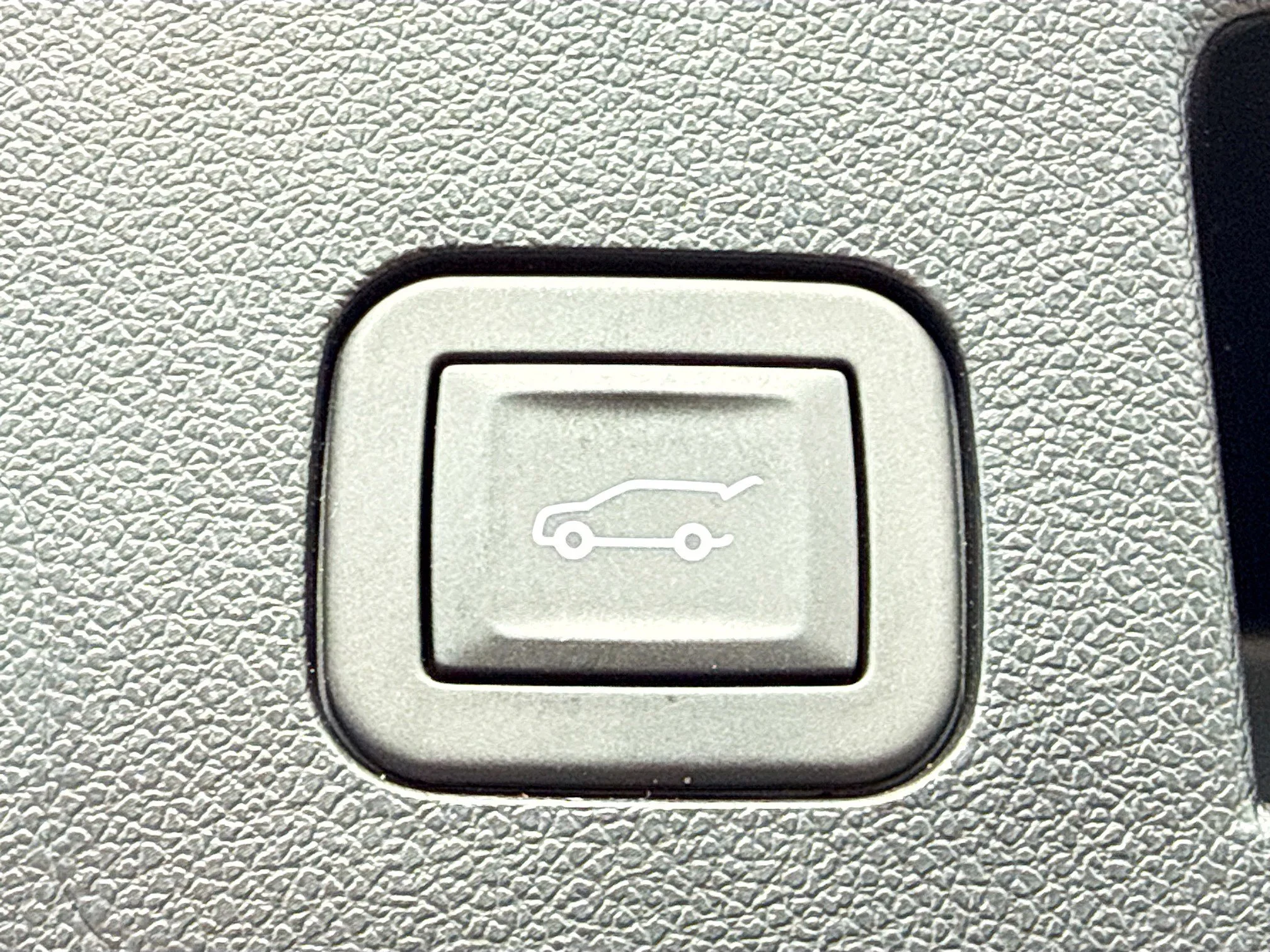 Used 2026 Polar White Tricoat Chevrolet FWD RS image 13