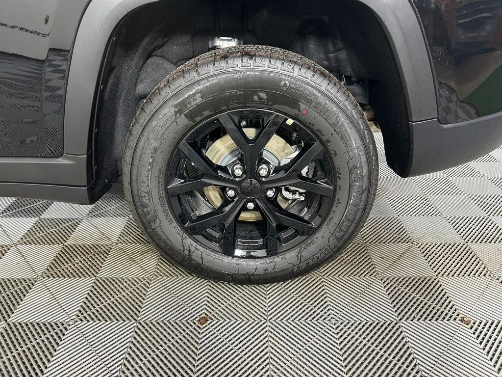 New 2026 Diamond Black Crystal Pearlcoat Jeep Altitude image 19