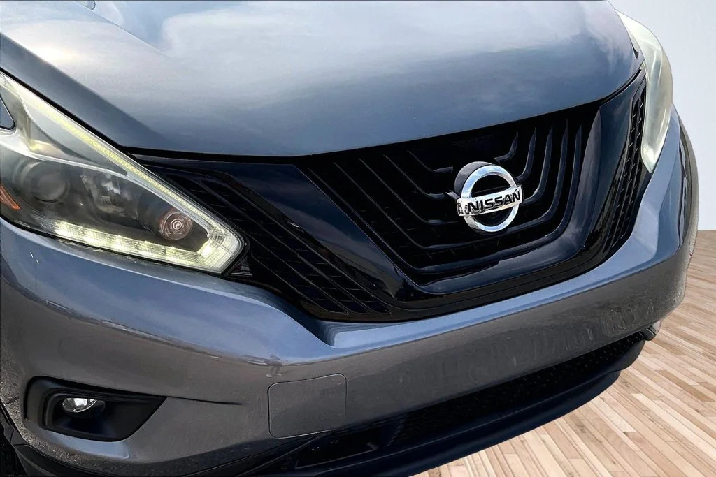 Used 2018 Gray Nissan SL image 26