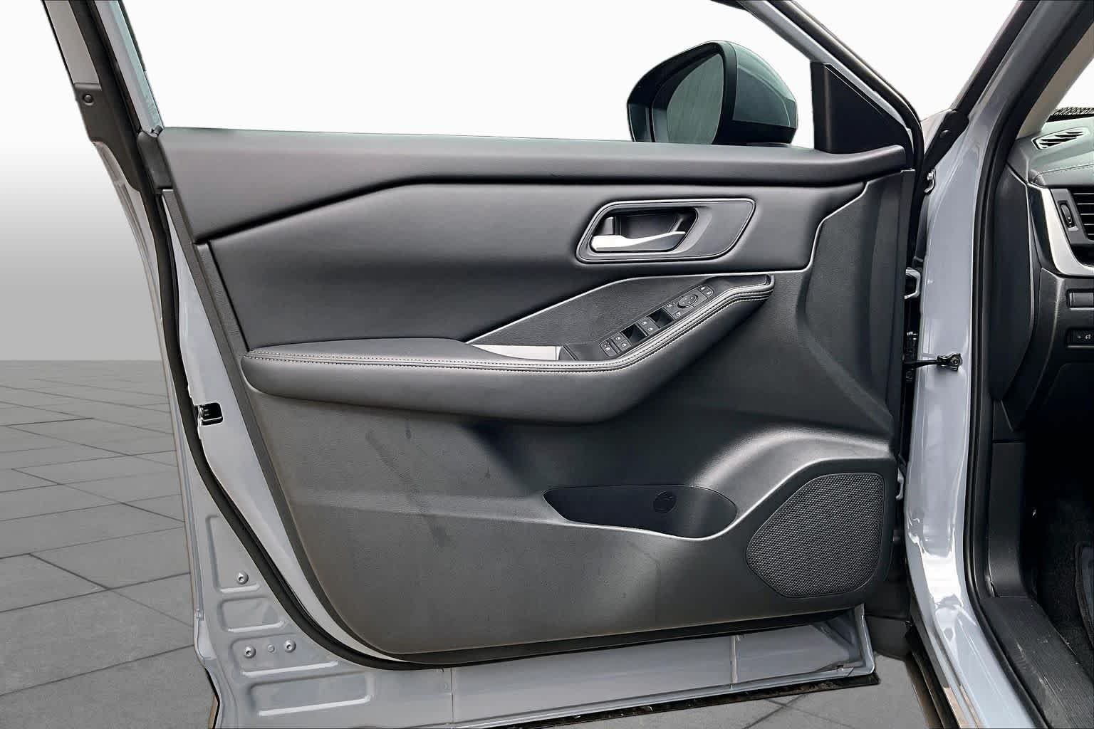 New 2026 Boulder Gray Pearl Nissan SV image 13