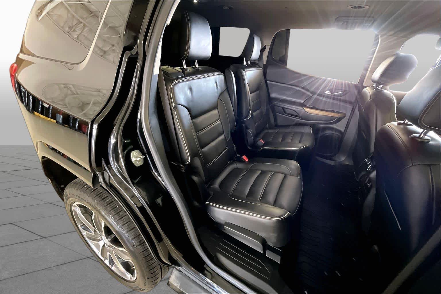 Used 2019 Ebony Twilight Metallic GMC Denali image 17