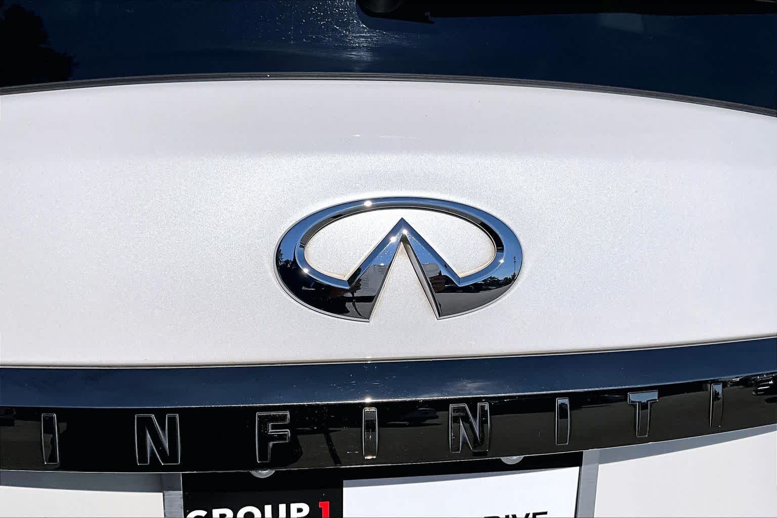 Used 2021 Moonstone White INFINITI PREMIUM SELECT image 30