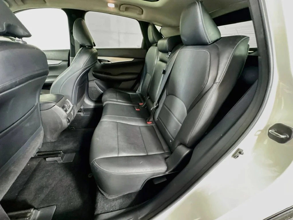 Used 2020 White INFINITI ESSENTIAL image 30