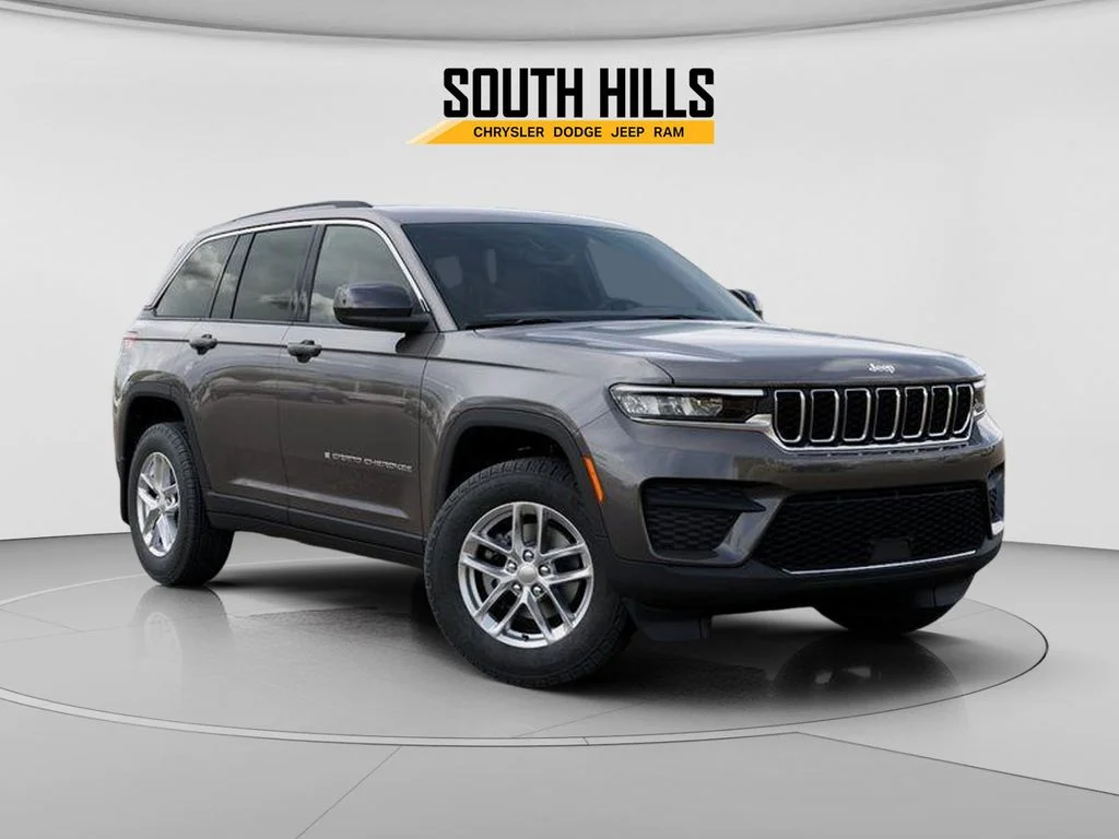 New 2026 Baltic Gray Metallic Clear-Coat Exterior Paint Jeep Laredo X image 5
