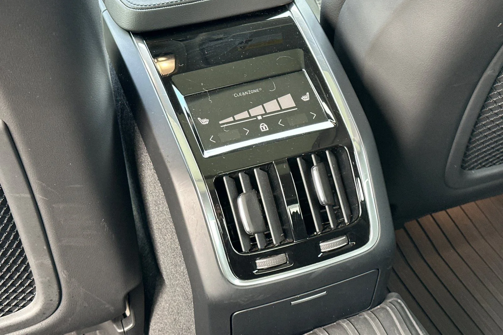 2025 Volvo S90 Plus - Photo 13