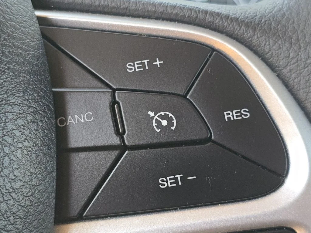 Used 2023 Gray Jeep Latitude image 30