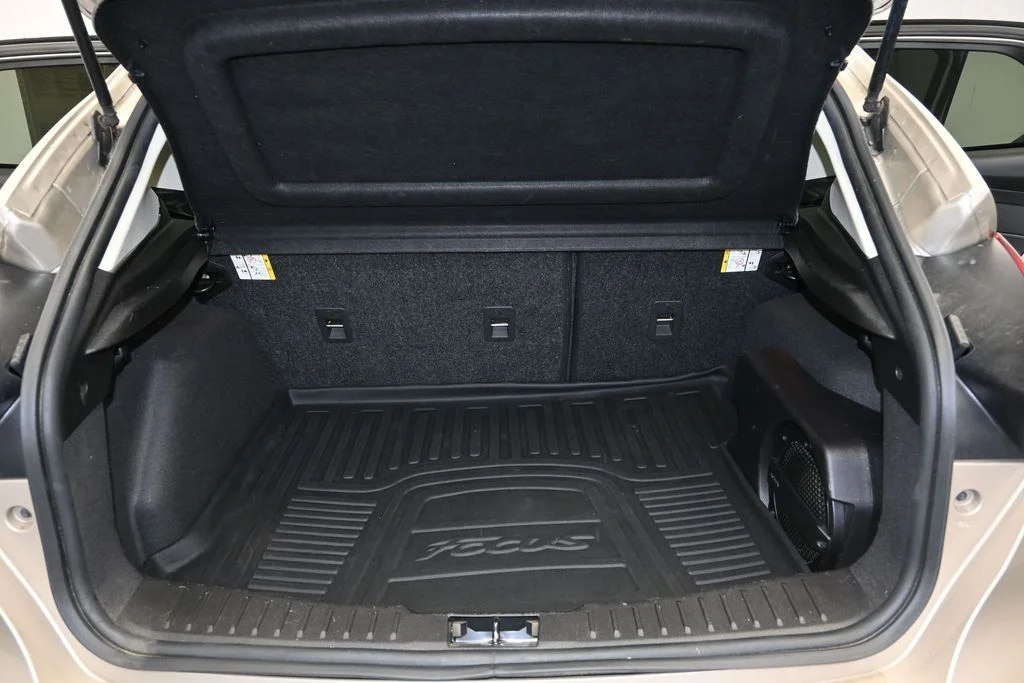 Used 2017 White Gold Metallic Ford SEL image 12