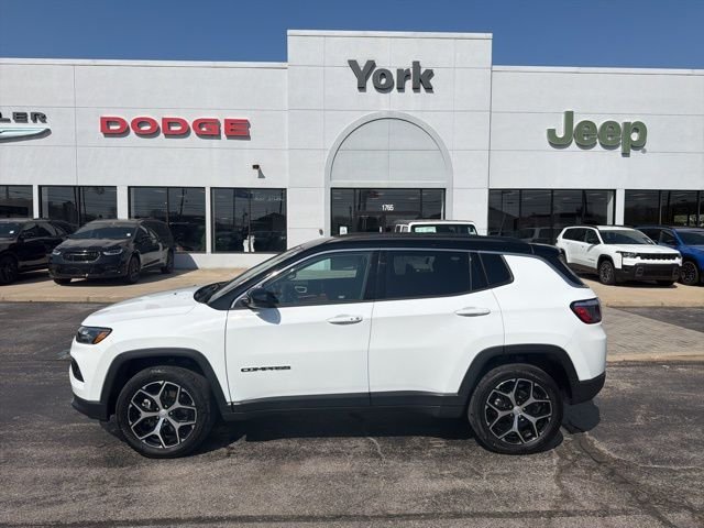 Used 2024 White/off-white Jeep Limited image 3