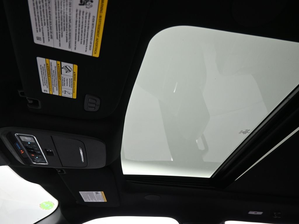 New 2025 Space White Metallic Ford Platinum image 21