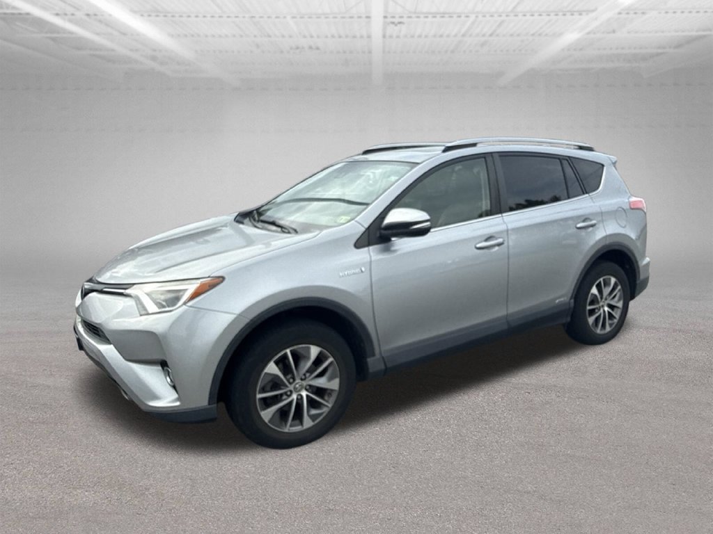 Used 2017 Silver Toyota XLE image 4