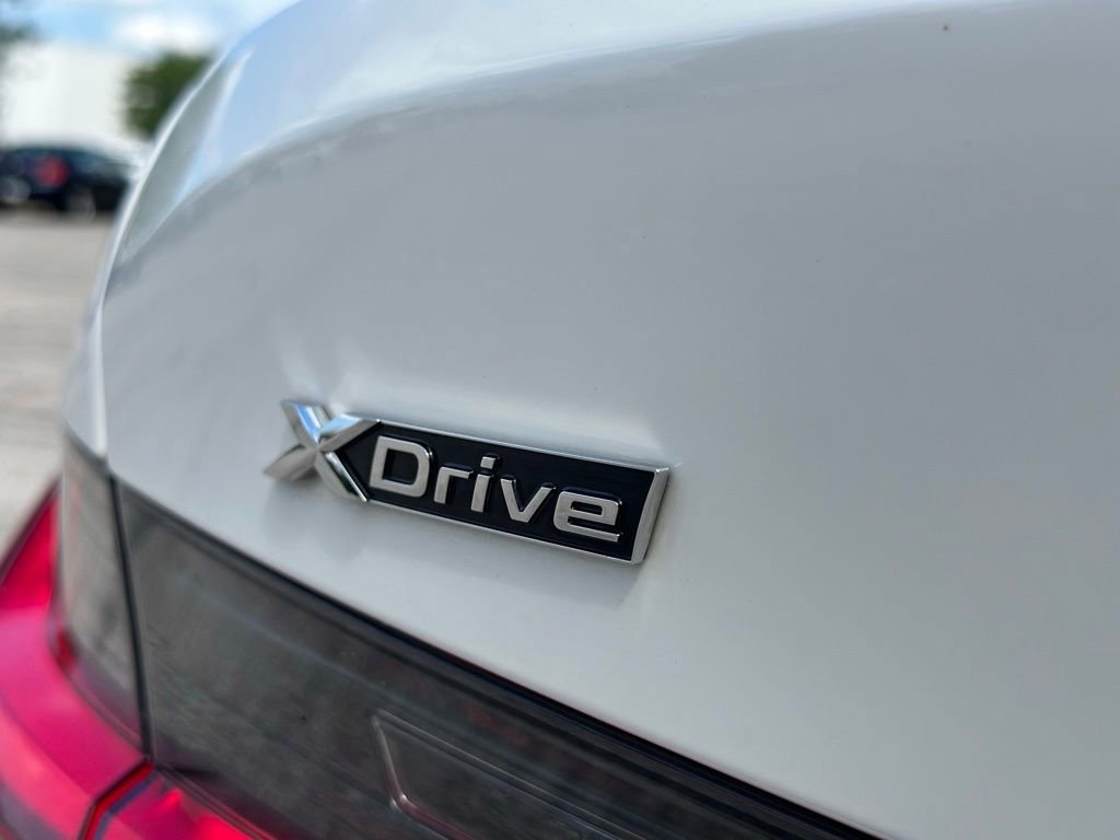 New 2026 Mineral White Metallic BMW 330i xDrive image 14