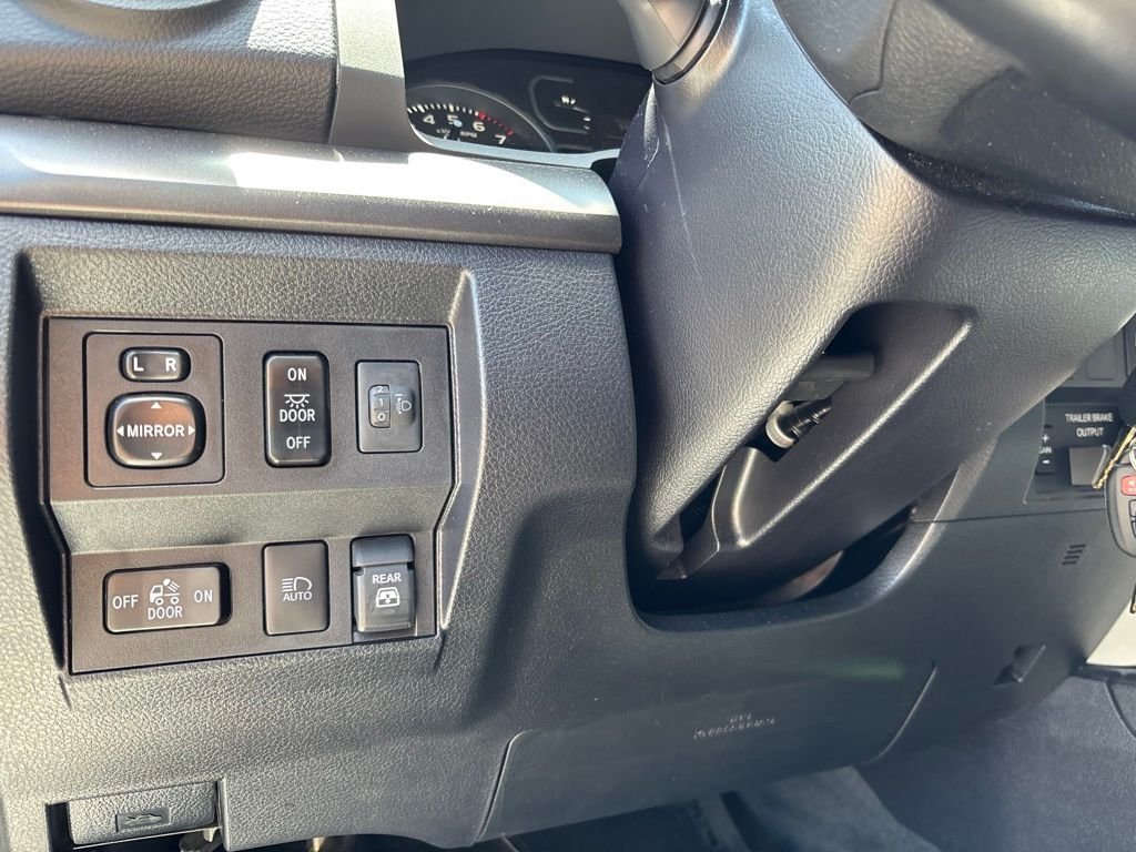 Used 2021 White Toyota SR5 image 12
