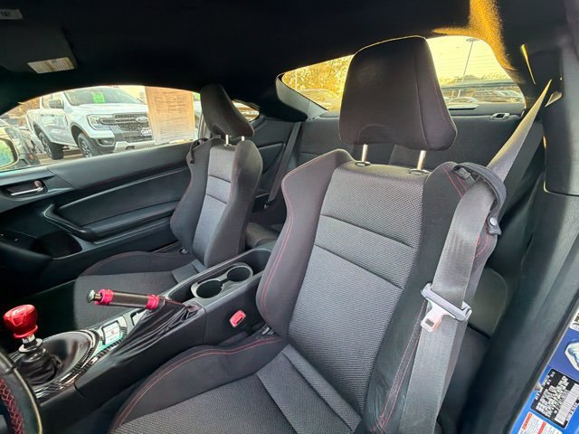 Used 2018 Blue Subaru Premium image 16