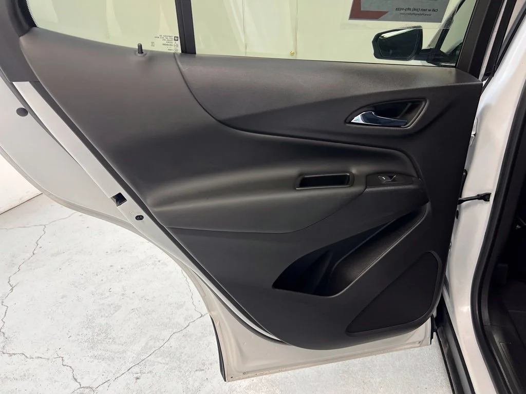 Used 2022 White Chevrolet LT image 27