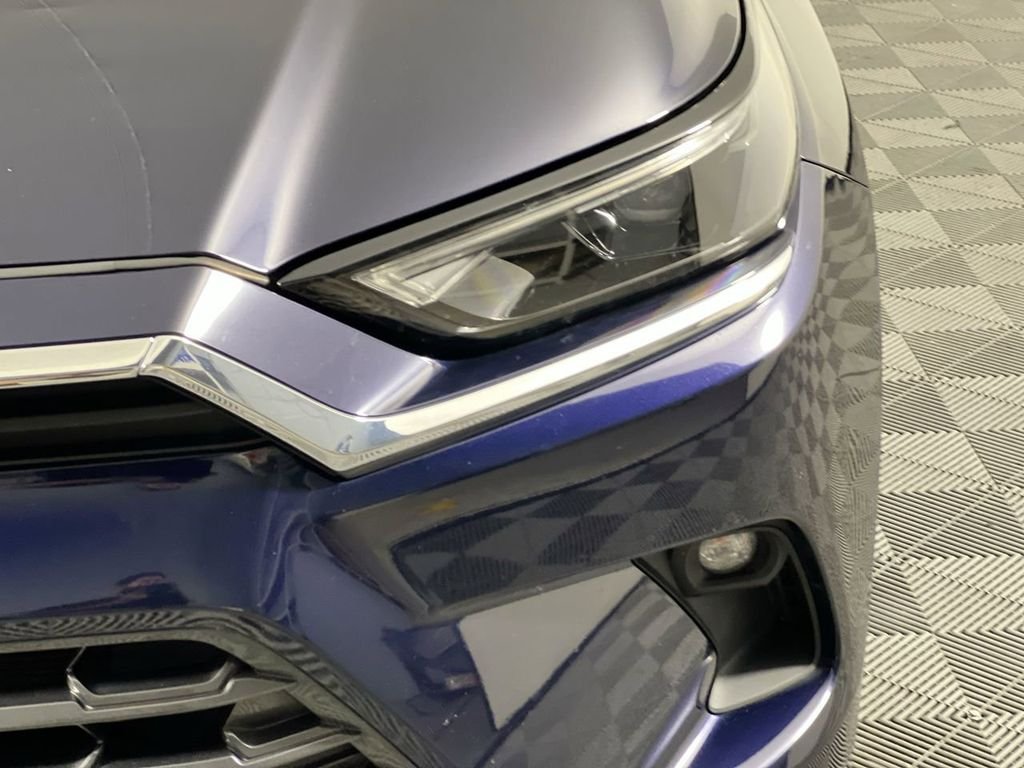 Used 2024  Toyota MAX Platinum image 9