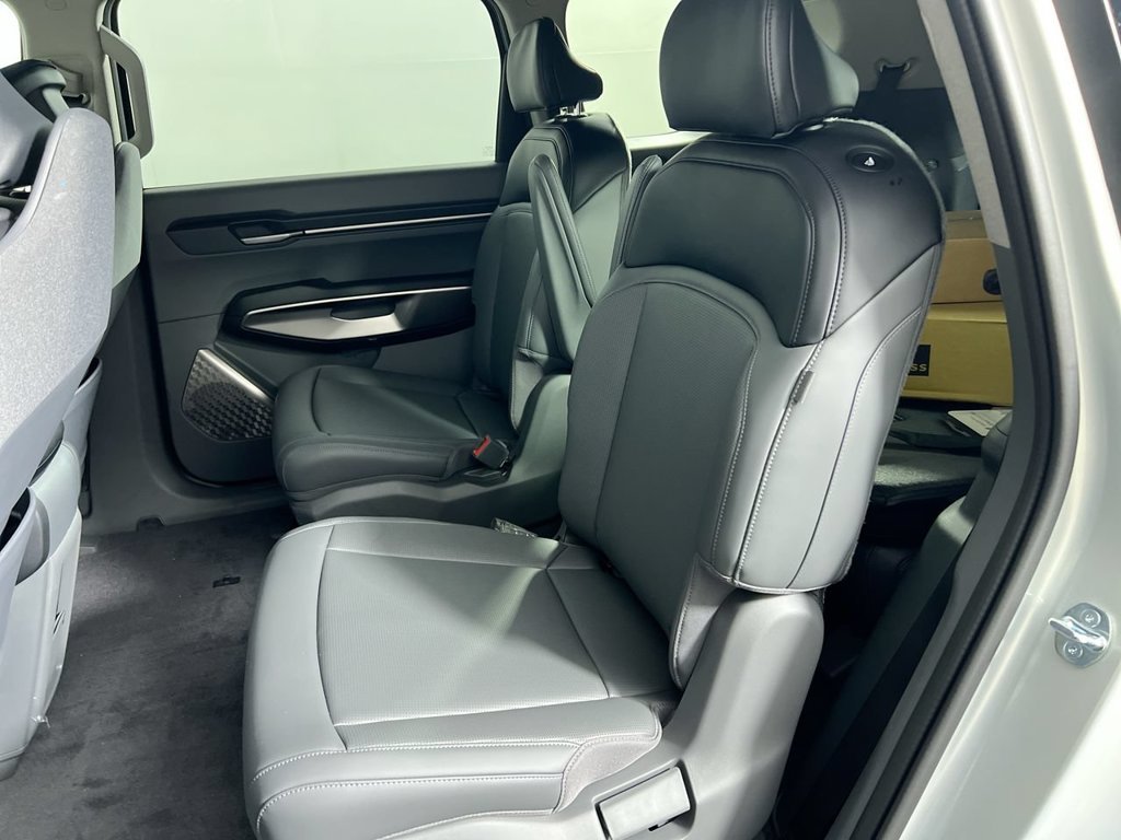 New 2026 White Kia Light image 29