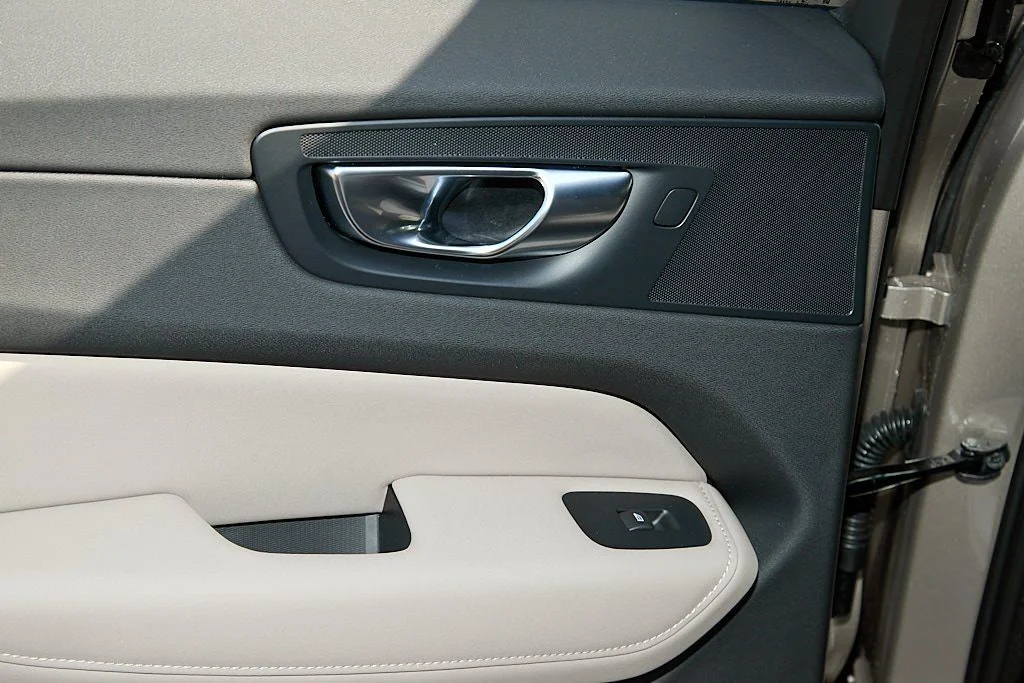 New 2026 Bright Dusk Volvo Plus image 19