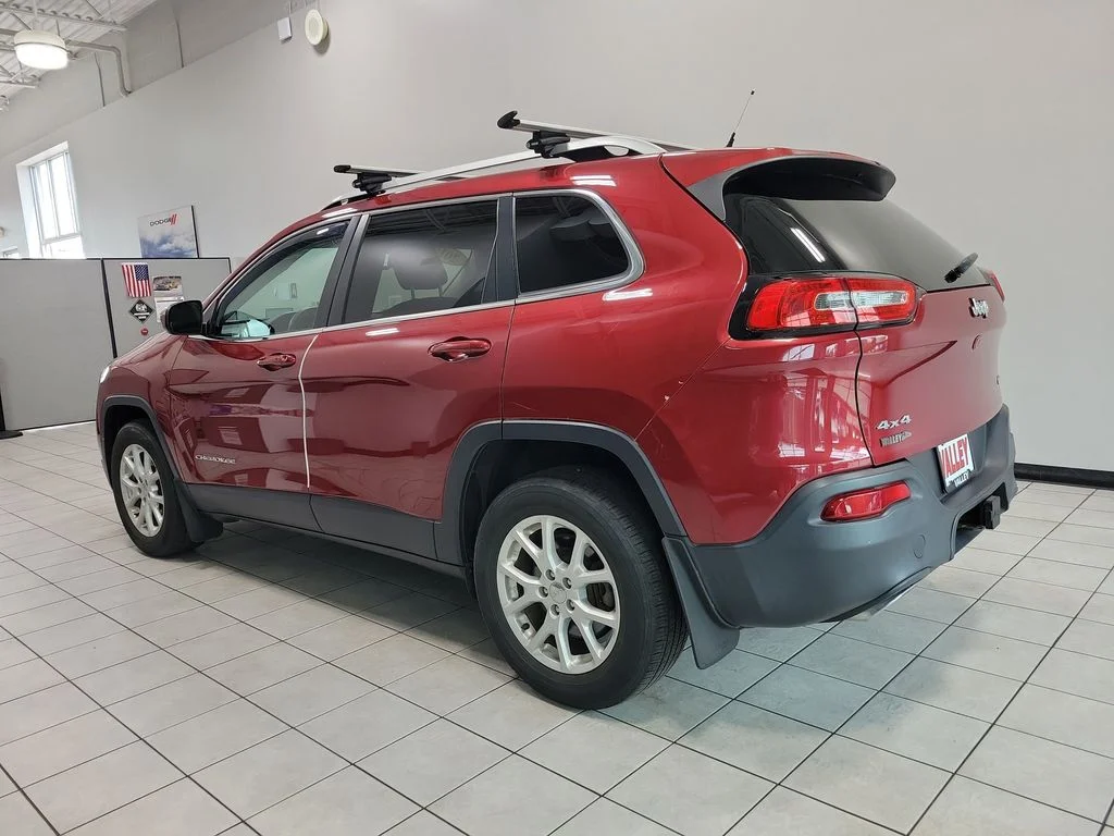 Used 2015 Red Jeep Latitude image 4
