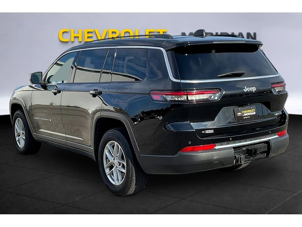 Used 2023 Gray Jeep Laredo image 2