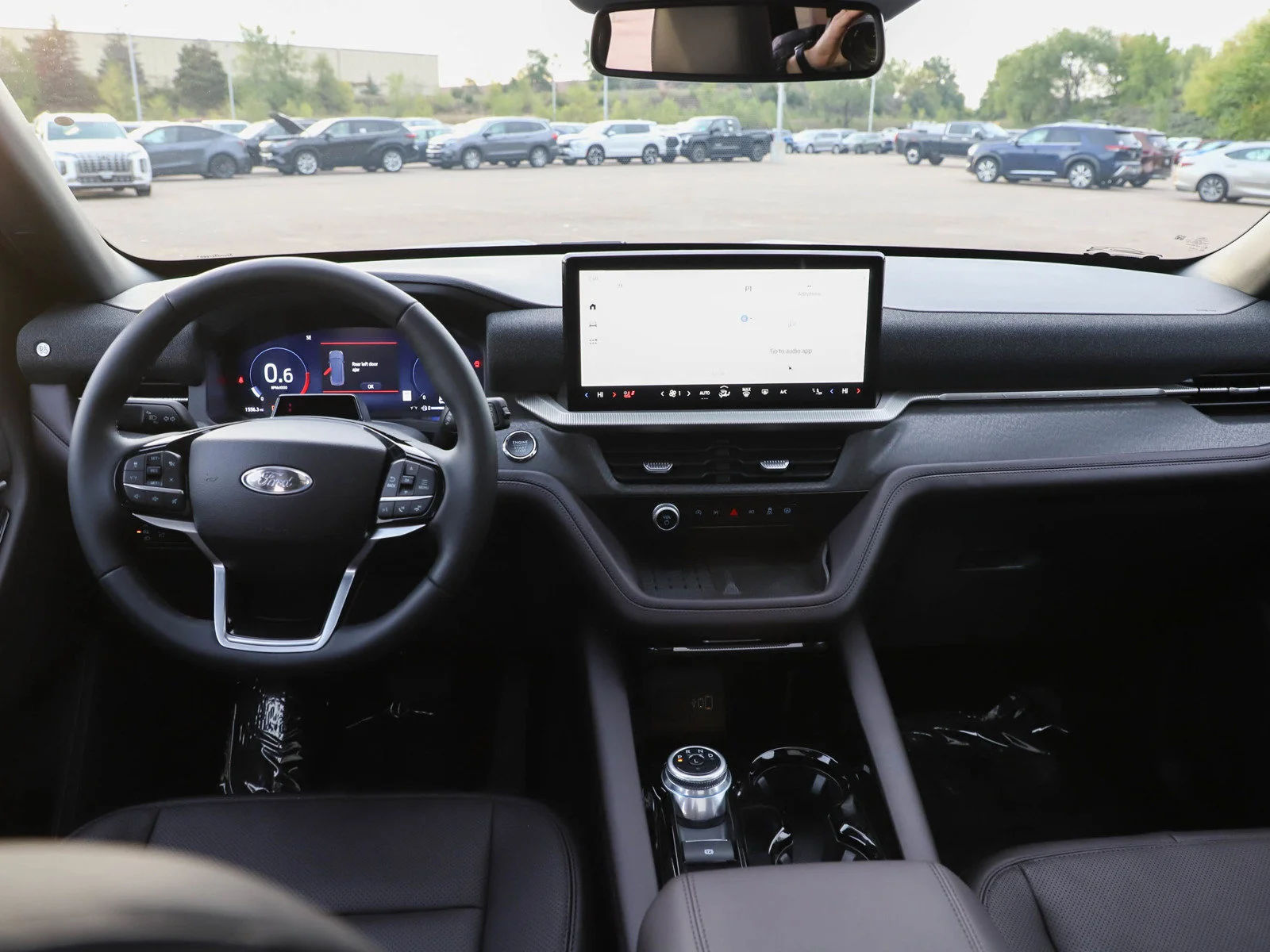 Used 2025 White Metallic Ford Platinum image 17