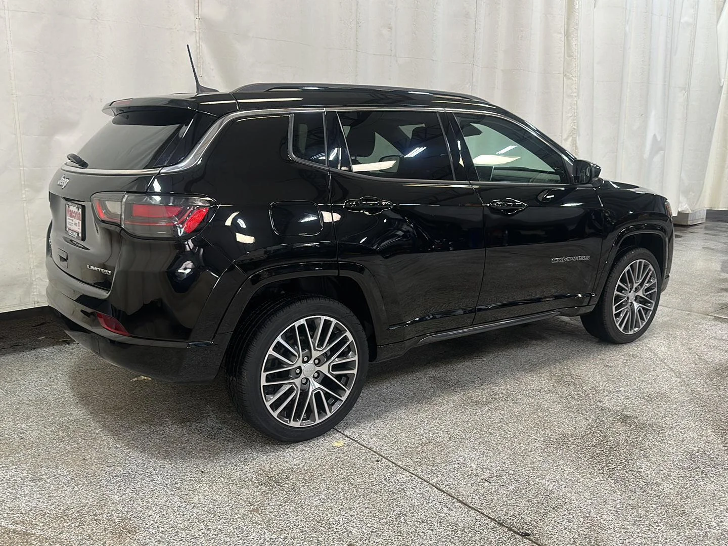 Certified Used 2023 Diamond Black Crystal Pearlcoat Jeep Limited image 5