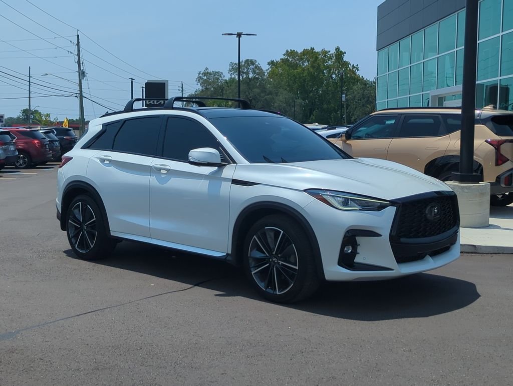 Used 2025 White INFINITI SPORT image 9