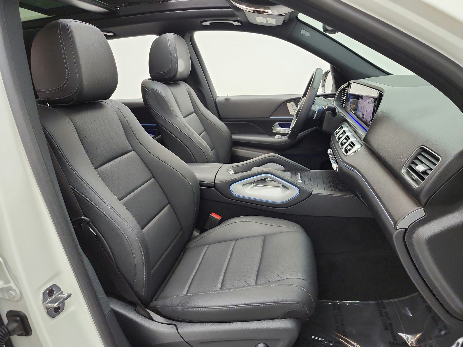 Certified Used 2024 MANUFAKTUR Diamond White Metallic Mercedes-Benz GLE 450 4MATIC® SUV image 19