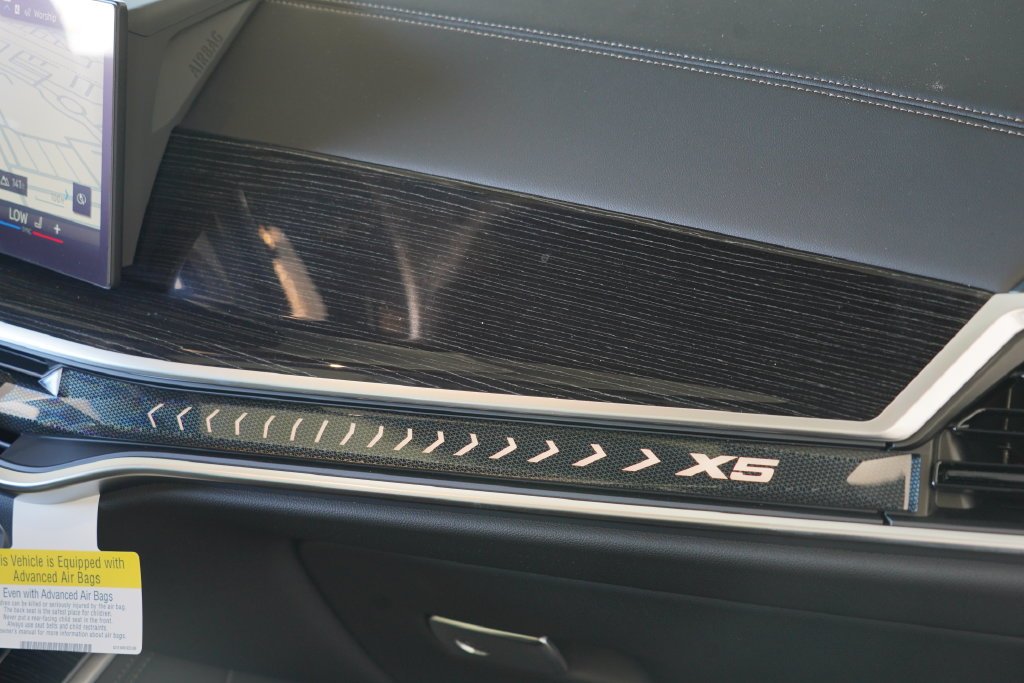 New 2026 Black Sapphire Metallic BMW xDrive40i image 18