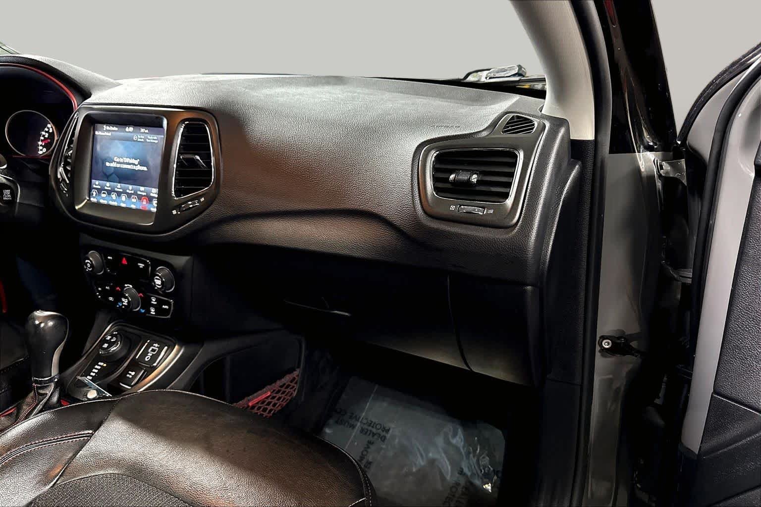 Used 2020 Sting-Gray Clearcoat Jeep Trailhawk image 18