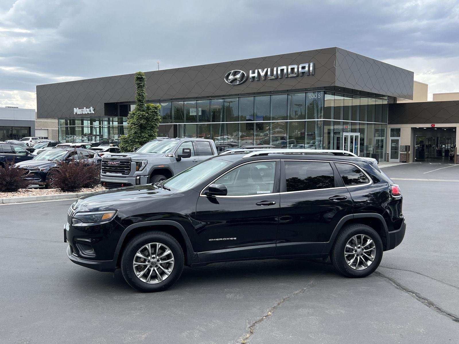 Used 2019 Diamond Black Crystal Pearlcoat Jeep Latitude Plus image 1