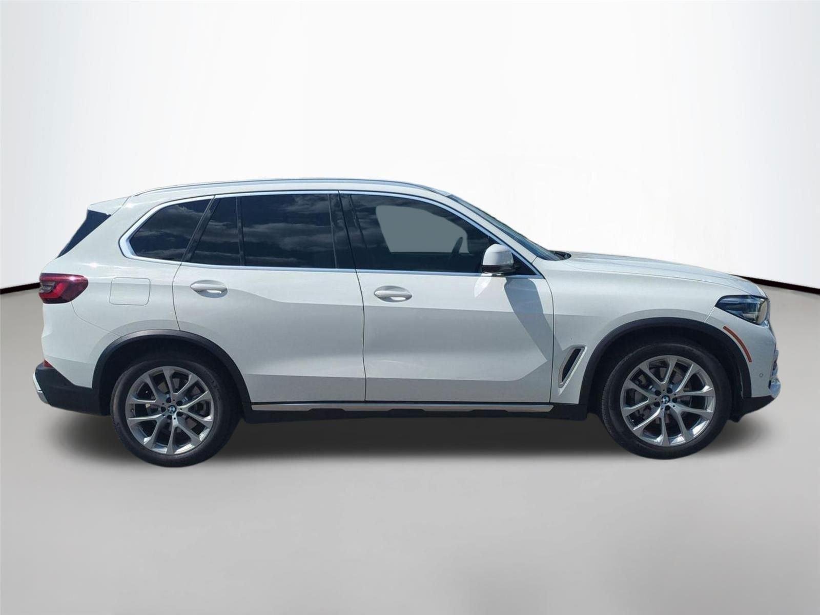Used 2022 Alpine White BMW sDrive40i image 6