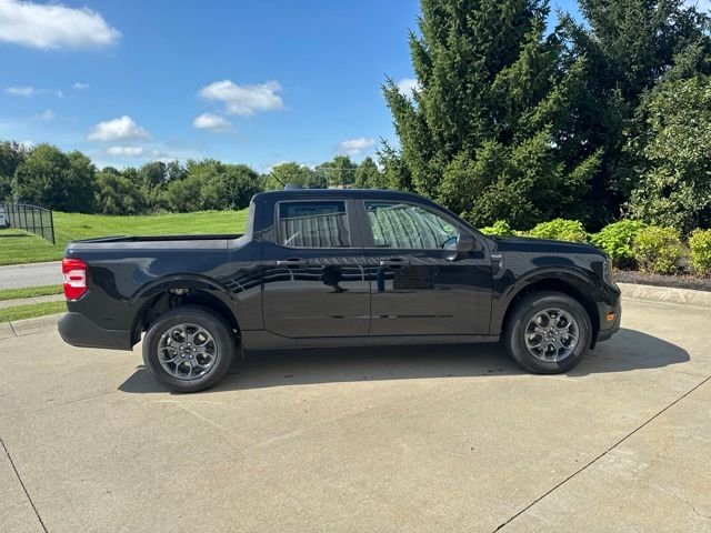 New 2026 Shadow Black Ford XLT image 3