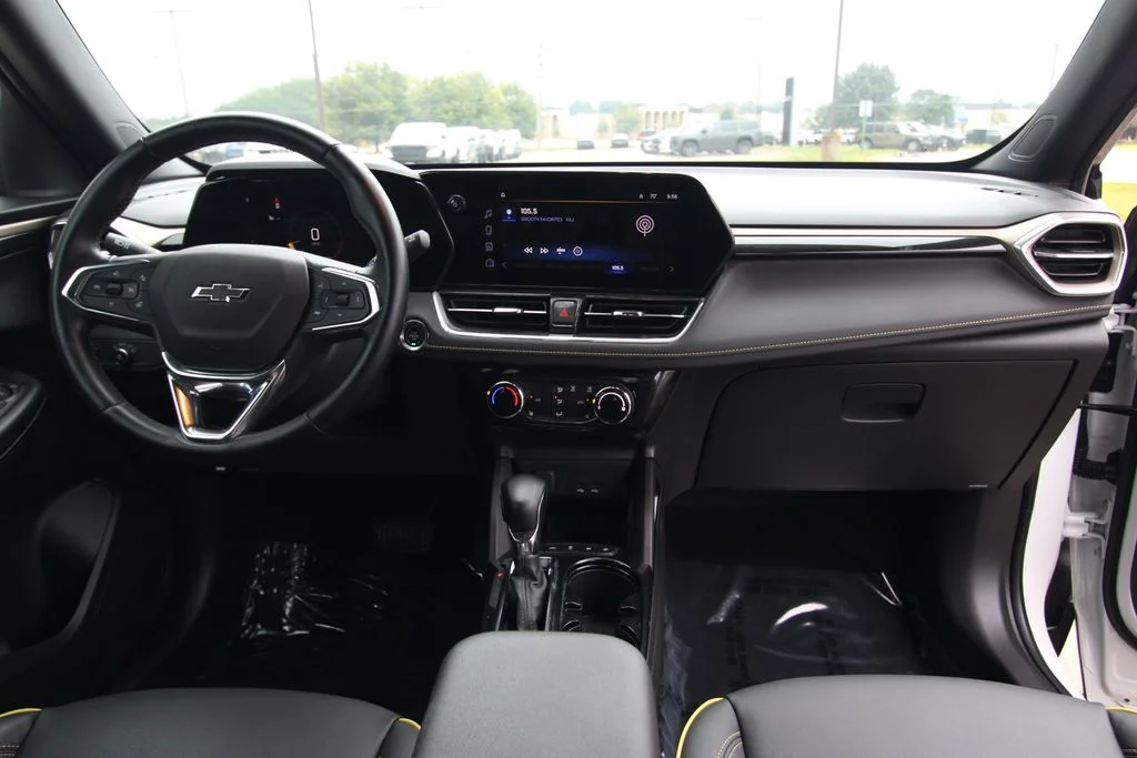 Used 2025 Beige Chevrolet ACTIV image 37