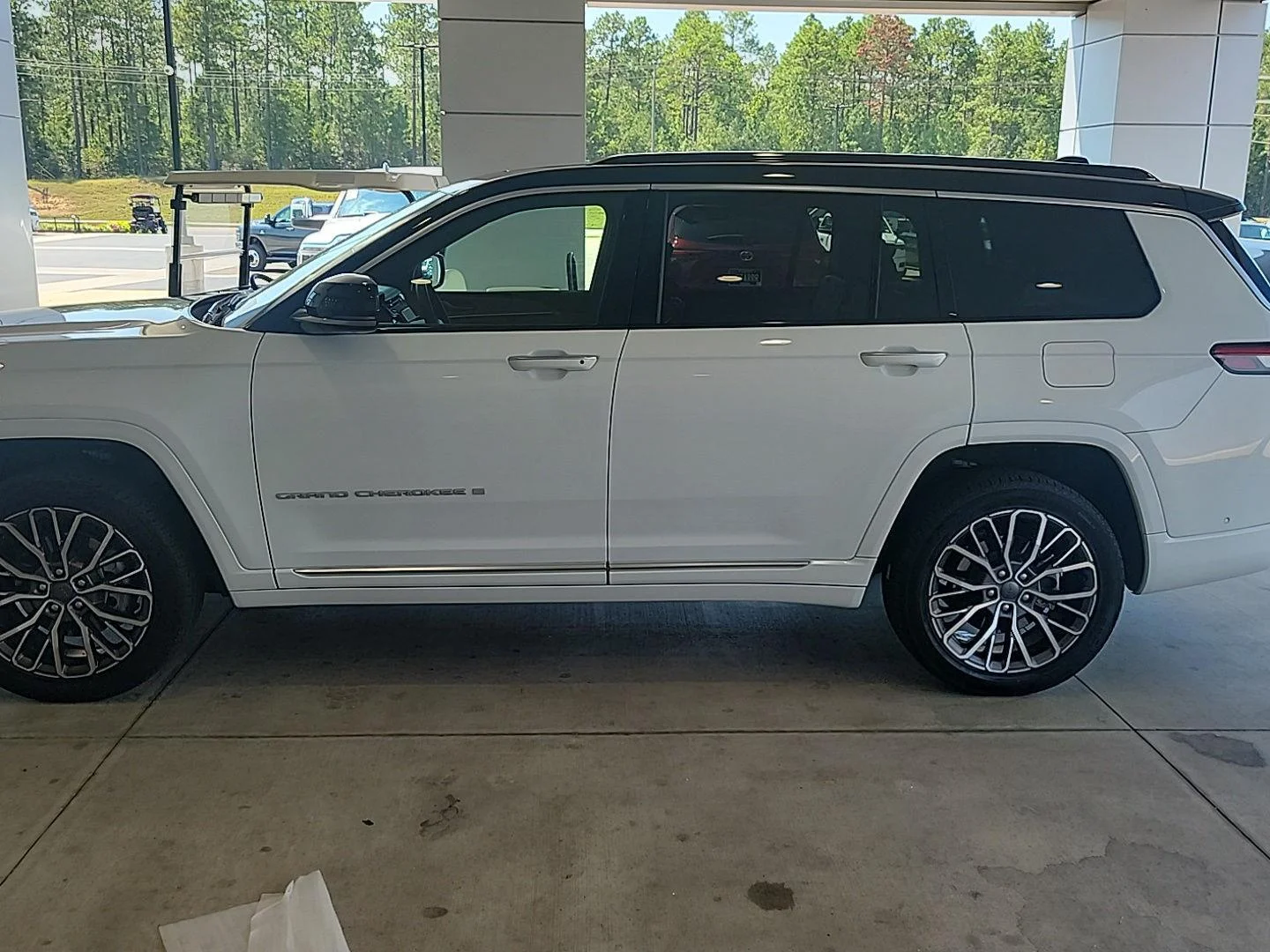 Used 2025 Bright White Clearcoat Jeep Summit Reserve image 2
