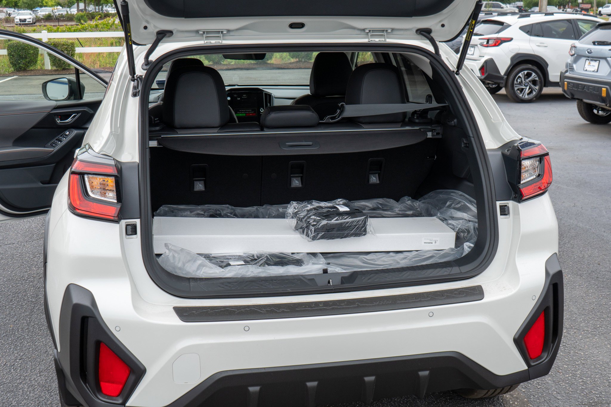 New 2026 CRYSTAL WHITE PEARL Subaru Limited Hybrid image 33