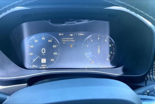 Used 2020 Blue Metallic Volvo R-Design image 20