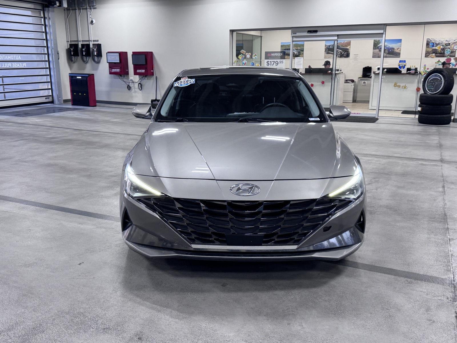 Certified Used 2023 Fluid Metal Hyundai Limited image 12