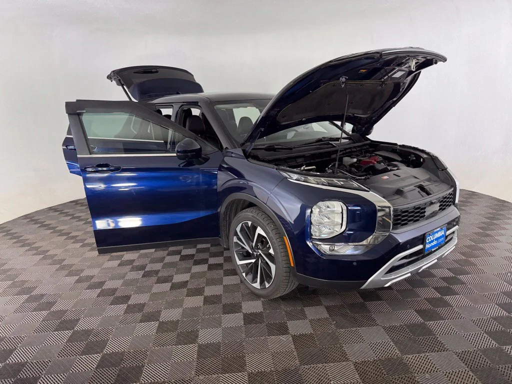 Used 2023 Blue Mitsubishi SE image 11