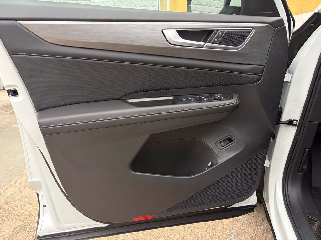 New 2026 Opal White Pearl Volkswagen 2.0T SE image 10