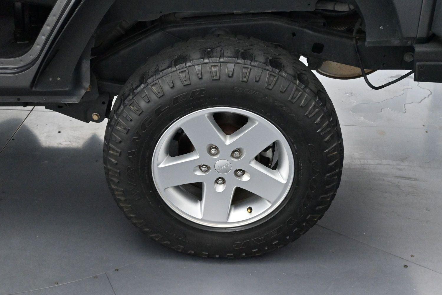Used 2017 Granite Crystal Metallic Clearcoat Jeep Rubicon image 27