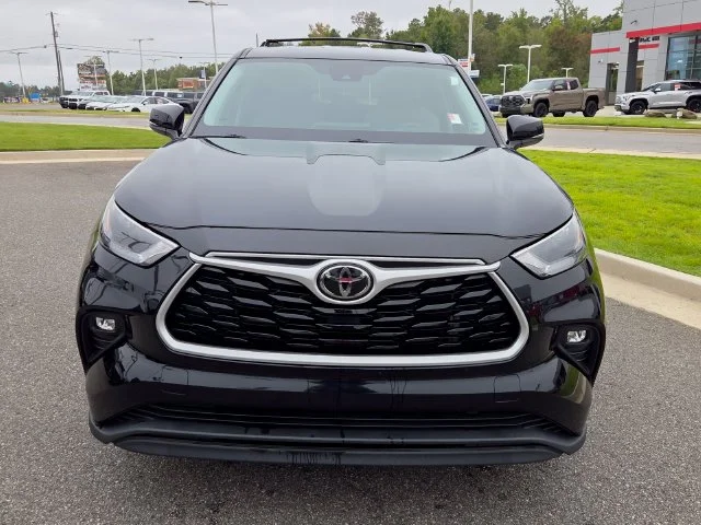 Used 2022 Black Toyota LE image 2
