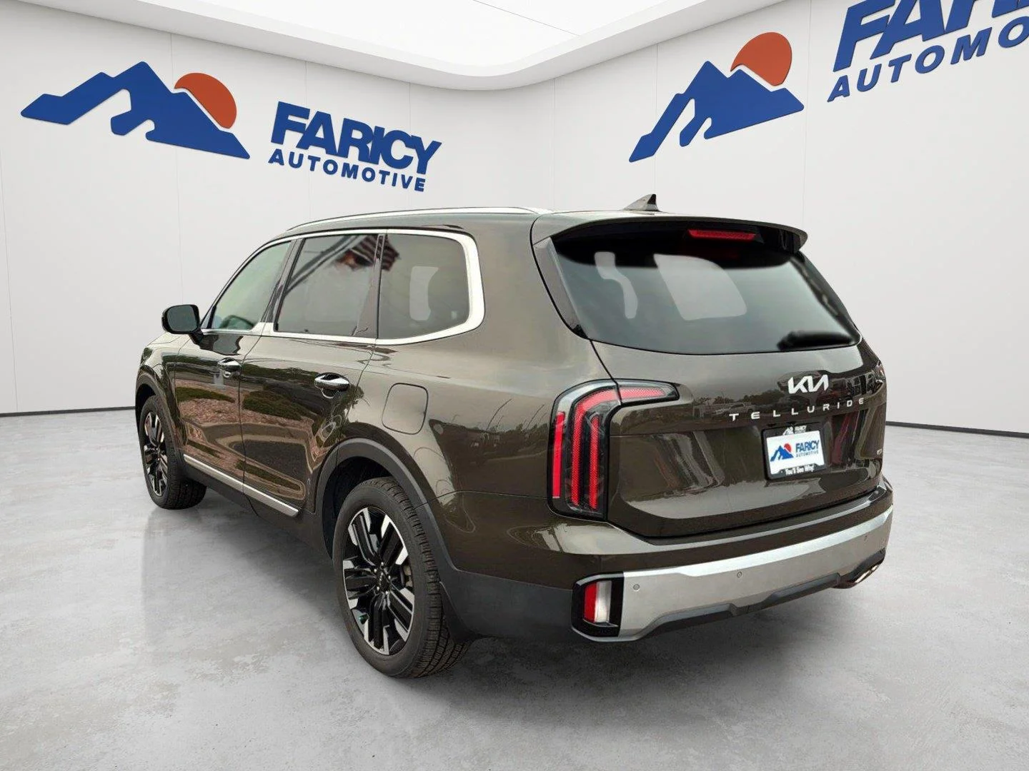 Used 2024 Dark Moss Kia SX image 6