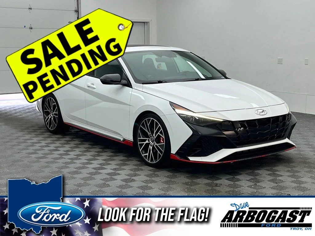 Used 2022 White Hyundai Base image 1