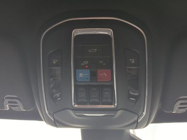 Used 2022 Black Jeep Series III image 26