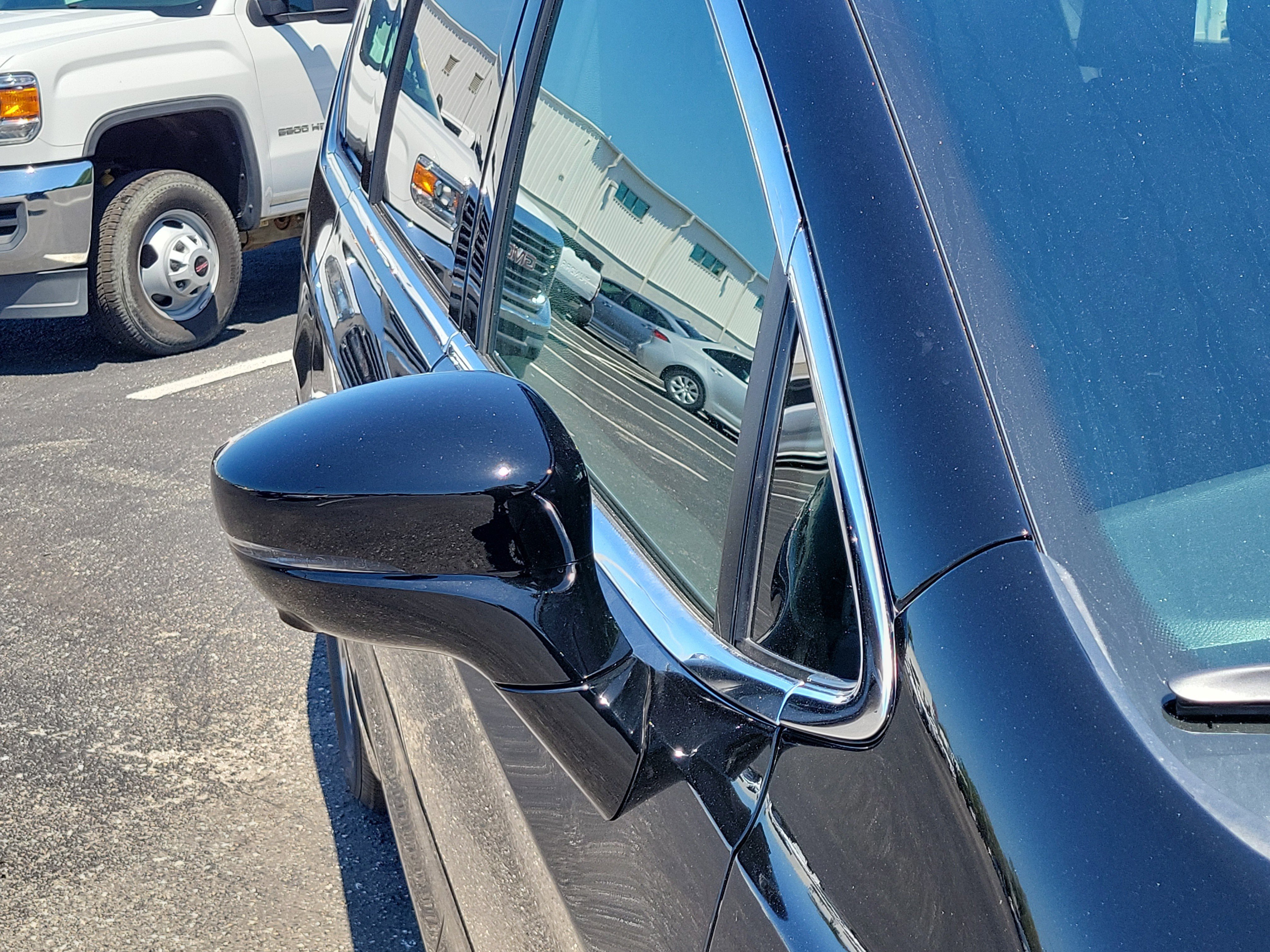 New 2026 Diamond Black Crystal Pearl-Coat Exterior Paint Chrysler Select image 9