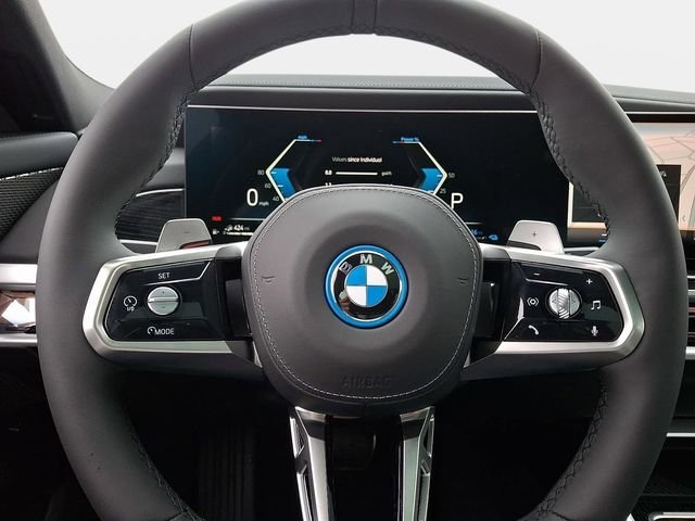 New 2026 Tanzanite Blue II Metallic BMW 750e xDrive image 17