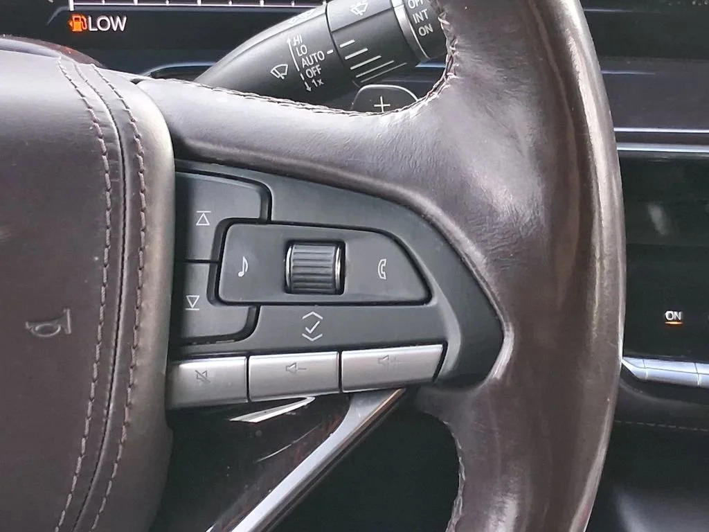 Used 2021 CRYSTAL WHITE TRICOAT Cadillac Sport Platinum image 13